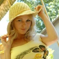 Beautiful big natural breasts on blonde teenager