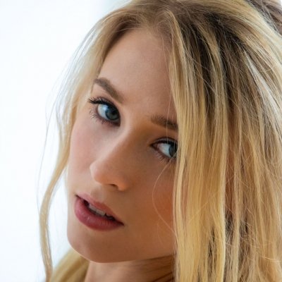 Nudes of stunning blonde girl Riley Anne